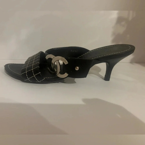 Vintage Chanel Kitten Heel Sandals with Interlocking CC logo - Picture 7 of 7